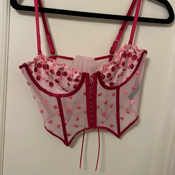 out from under corset - Picture 1 of 3